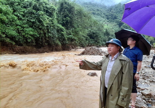 Nghệ An: Mưa lớn kéo dài khiến nhiều nơi bị ngập và chia cắt ảnh 1