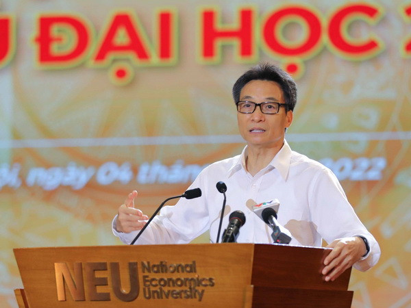 Phó Thủ tướng Chính phủ Vũ Đức Đam phát biểu tại hội nghị. (Ảnh: Thanh Tùng/TTXVN) Phó Thủ tướng: Các trường đại học lớn cần là hình mẫu về mô hình quản ảnh 1