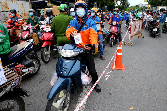 TP Hồ Chí Minh quản lý chặt hoạt động của shipper trong mùa dịch ảnh 1