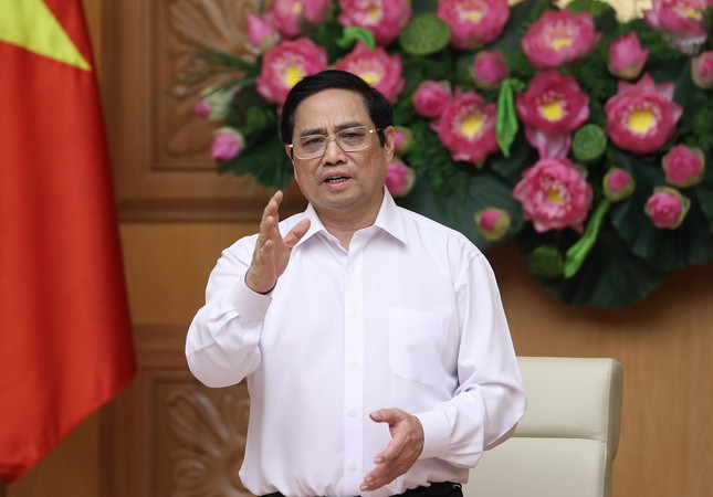 Thủ tướng Phạm Minh Chính phát biểu chỉ đạo. (Ảnh: Dương Giang/TTXVNXVN) Cán bộ phải đi đầu, làm gương trong phòng, chống dịch bệnh ảnh 2