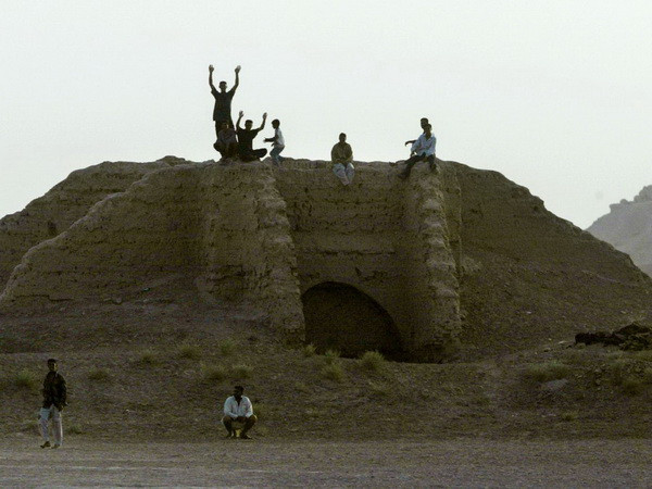 Thành phố cổ Nimrud đã bị IS chiếm giữa trong 2 năm. (Nguồn: Getty) Quốc kỳ Iraq bay trên thành cổ Nimrud sau trận kịch chiến với quân IS ảnh 1