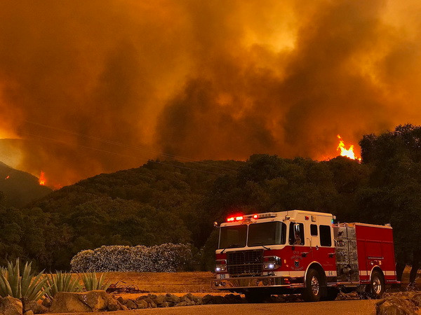 Mỹ triển khai 5.000 nhân viên cứu hỏa dập tắt cháy rừng tại California ảnh 1