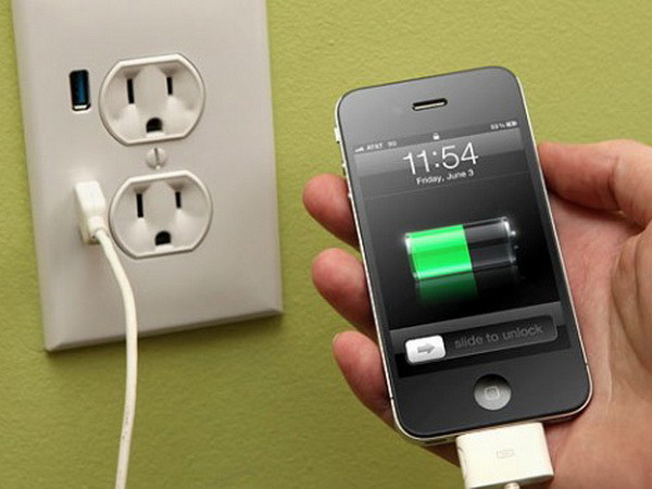 CEO BlackBerry chê iPhone ngốn pin quá nhanh ảnh 1