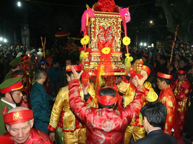 Phục dựng nghi lễ rước kiệu Ngọc Lộ tại Lễ khai ấn Đền Trần 2015 ảnh 1