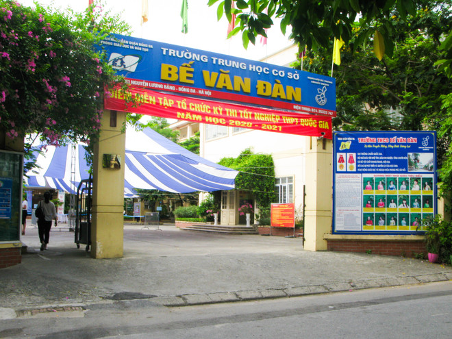 Chủ tịch Hà Nội trực tiếp kiểm tra điểm thi tại THCS Bế Văn Đàn ảnh 4