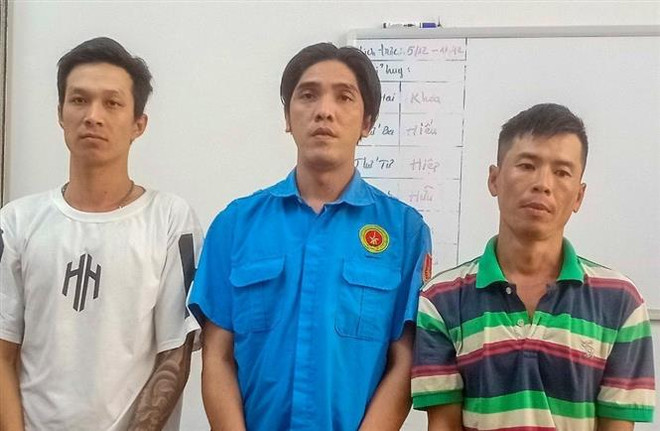 Bắt giữ hai đối tượng đẩy người phụ nữ xuống sông để cướp xe máy ảnh 1