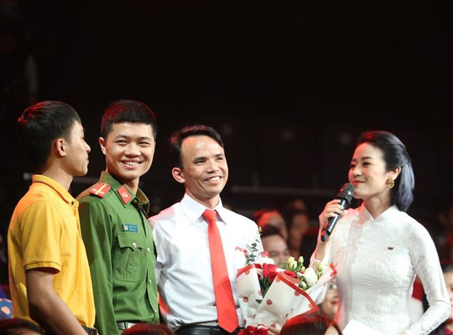 "Thay lời tri ân năm 2020": Hạnh phúc giản dị của các thầy, cô giáo ảnh 1