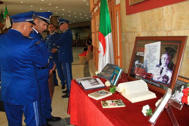 ttxvn_chien thang dien bien phu Algeria (3).jpg