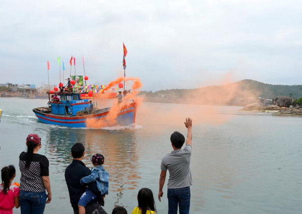 Ngư dân Quảng Ngãi tưng bừng “xông biển” đầu Năm mới ảnh 1