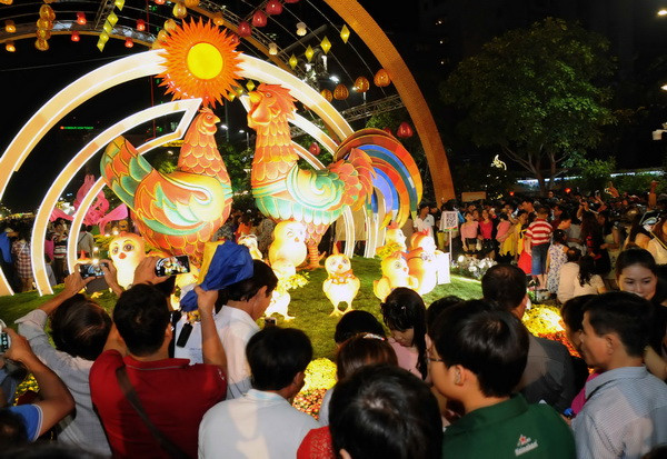 Các điểm vui chơi thu hút đông đảo người dân TP.HCM du Xuân ảnh 1