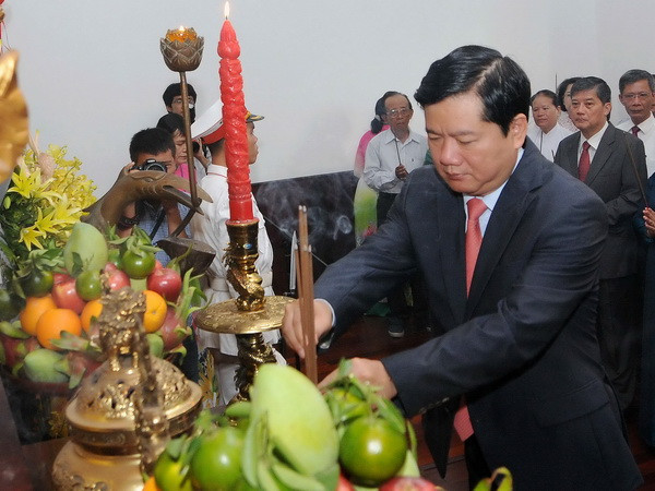 Dâng hương kỷ niệm 126 năm Ngày sinh Chủ tịch Hồ Chí Minh ảnh 1