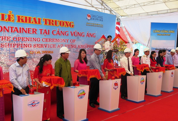 Khai trương tuyến vận tải hàng container qua cảng Vũng Áng ảnh 1