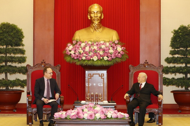 Tổng Bí thư Nguyễn Phú Trọng tiếp Đại sứ Liên bang Nga Gennady Bezdetko. (Ảnh : Trí Dũng/TTXVN) Đại sứ Nga tại Việt Nam đánh giá cao quan hệ hợp tác với Việt Nam ảnh 1