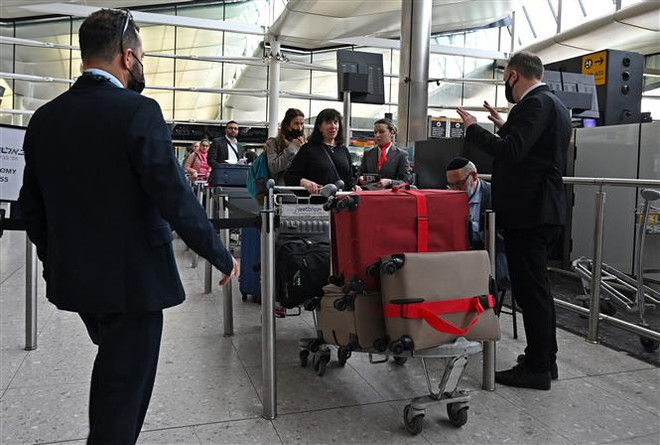 Anh phát hiện lượng nhỏ urani trong kiện hành lý ở sân bay Heathrow ảnh 1