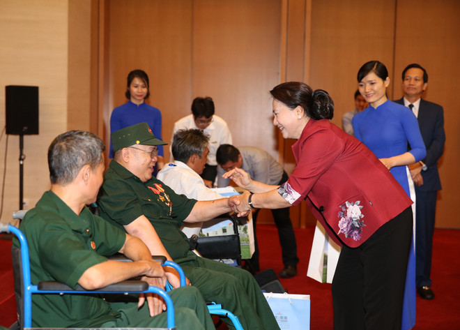 Chủ tịch Quốc hội gặp mặt các thương binh nặng tiêu biểu toàn quốc ảnh 1