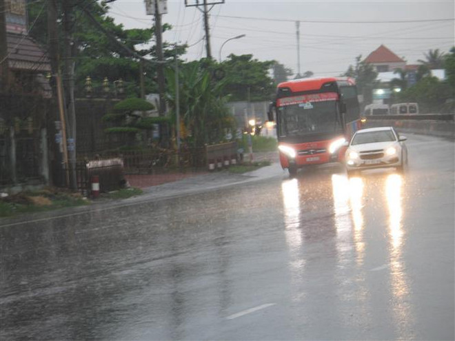 Vùng núi và trung du Bắc Bộ mưa rất to, khả năng kéo dài đến đêm 25/7 ảnh 1