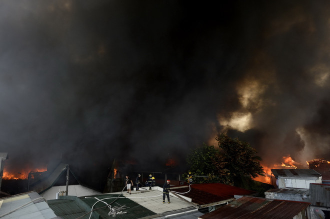 Hỏa hoạn do bắn pháo hoa ở Philippines, ít nhất 3 người thiệt mạng ảnh 3