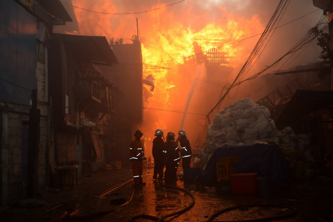 Hỏa hoạn do bắn pháo hoa ở Philippines, ít nhất 3 người thiệt mạng ảnh 1