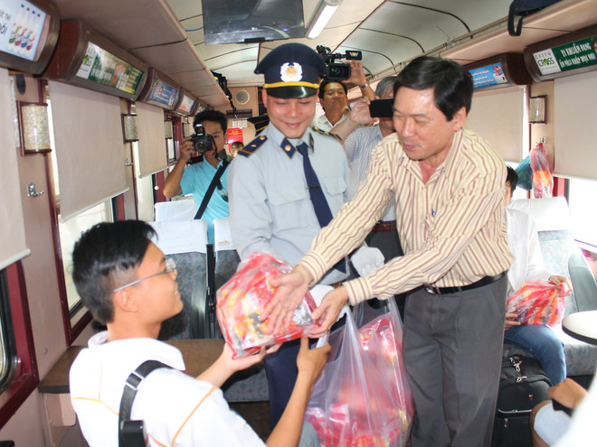 Ga Sài Gòn phục vụ hơn 7.000 hành khách trong ngày đầu năm ảnh 1