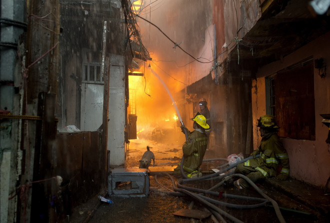 Hỏa hoạn do bắn pháo hoa ở Philippines, ít nhất 3 người thiệt mạng ảnh 2