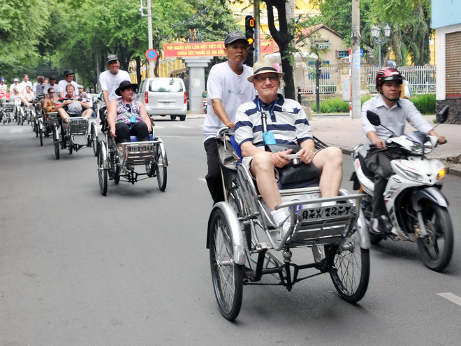 Du khách quốc tế thăm Thành phố Hồ Chí Minh. (Ảnh: An Hiếu/TTXVN) Du lịch Việt Nam 2014 vượt sóng gió, đi vào chiều sâu chất lượng ảnh 1