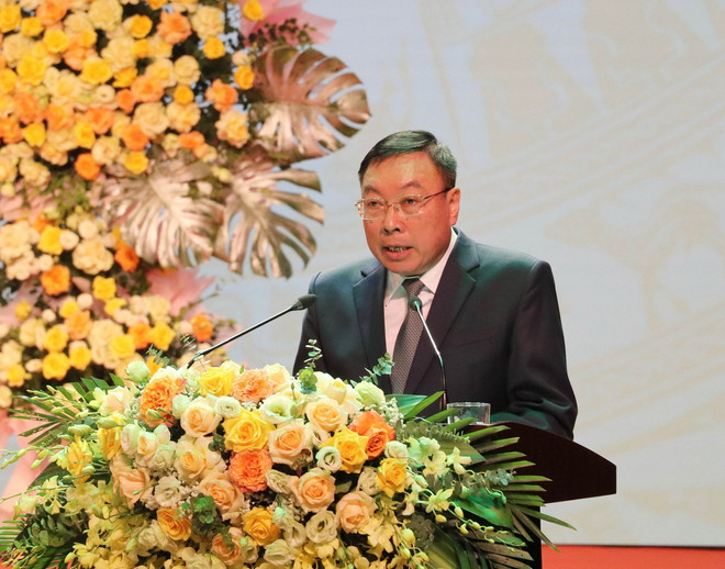 Bí thư Thành ủy Ninh Bình Đinh Văn Tiên phát biểu tại Lễ kỷ niệm. (Ảnh: Thùy Dung/TTXVN) ttxvn_2806_ninh binh (3).jpg