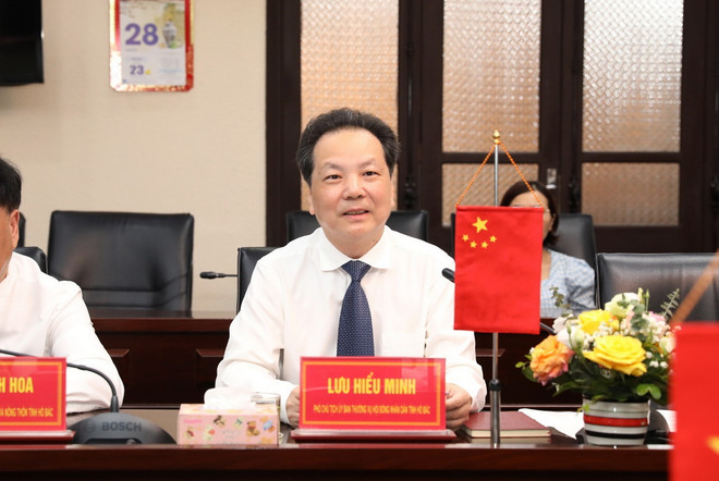 Ông Lưu Hiểu Minh, Phó Chủ tịch Ủy ban Thường vụ HĐND tỉnh Hồ Bắc, phát biểu tại buổi làm việc. (Ảnh: Đức Phương/TTXVN) ttxvn_2806_ninh binh ho bac (2).jpg
