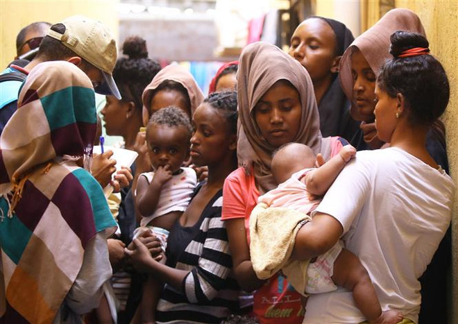 Hơn 100 người di cư trái phép tại Libya tự nguyện hồi hương ảnh 1