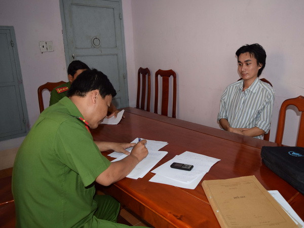 Bực tức vì bị mắng, con trai liệt hai chân đầu độc giết chết cha ảnh 2