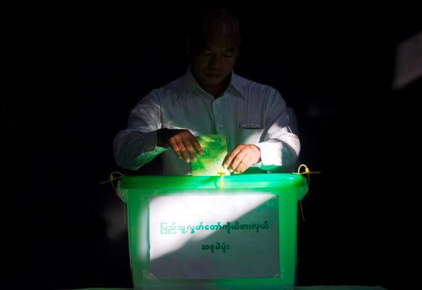 Hơn 900.000 cử tri Myanmar bắt đầu đi bầu cử quốc hội bổ sung ảnh 1