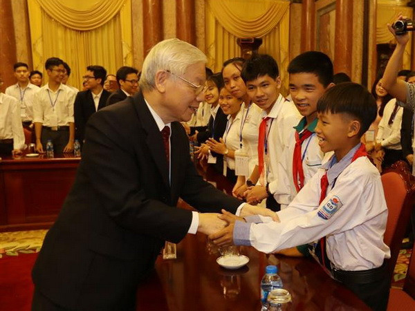 Tổng bí thư, Chủ tịch nước gặp các học sinh, sinh viên xuất sắc ảnh 2