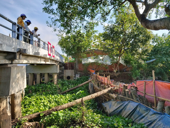 Bến Tre: Hiệu quả từ đập tạm ngăn mặn ở Chợ Lách ảnh 1