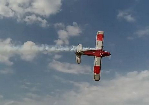 Rơi máy bay ở triển lãm hàng không ở Nga, 2 phi công thiệt mạng ảnh 1