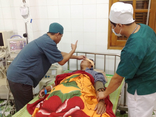 Quảng Ninh: Kịp thời cứu 10 thuyền viên bị trôi dạt trên biển ảnh 1