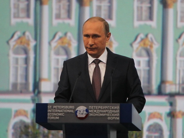 Tổng thống Nga Vladimir Putin đạt mức tín nhiệm cao kỷ lục ảnh 1