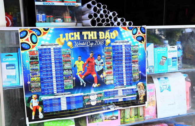 Thủ đô Hà Nội rộn ràng trong đêm khai mạc World Cup 2018 ảnh 1