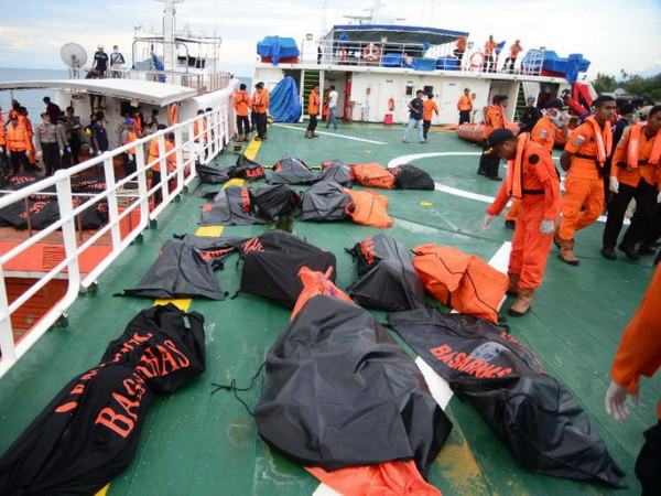 Cháy phà ở Indonesia khiến 60 người thương vong và mất tích ảnh 1