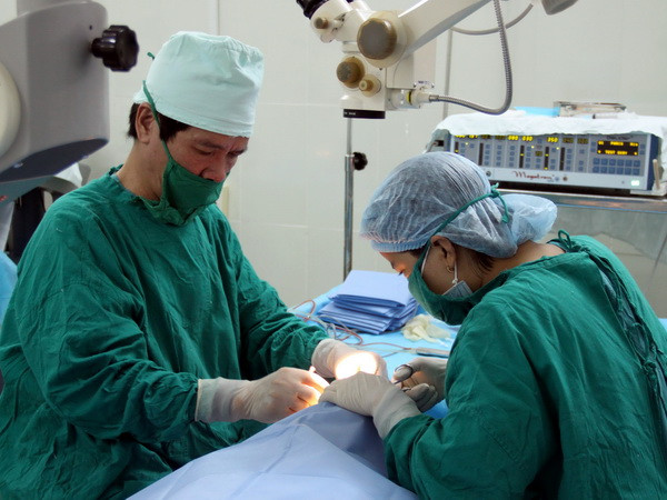 Cứu chữa kịp thời ngư dân Quảng Ngãi bị tai nạn ở Trường Sa ảnh 1