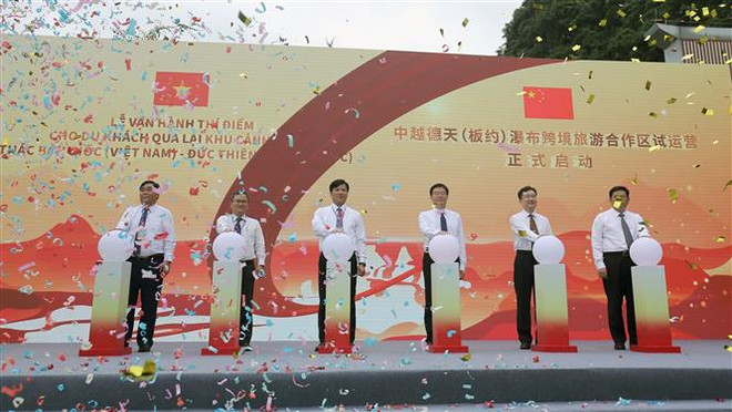 Thí điểm cho du khách qua lại Khu cảnh quan thác Bản Giốc-Đức Thiên ảnh 1