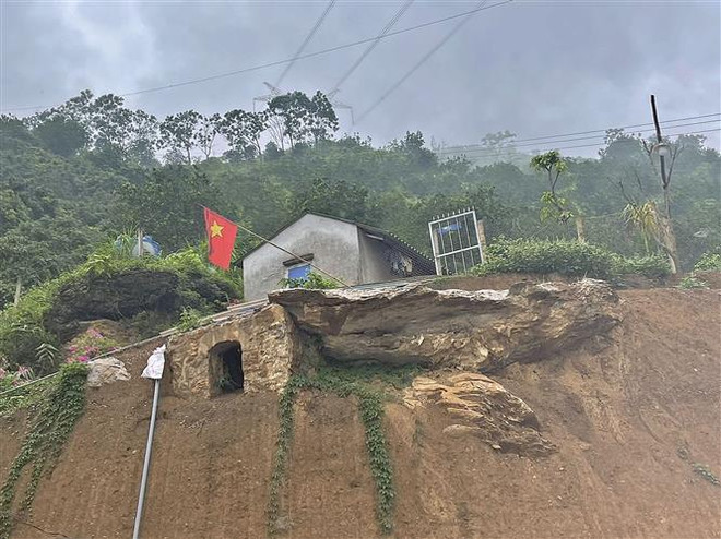 Dân khoét núi làm điểm dừng nghỉ, chính quyền đùn đẩy trách nhiệm ảnh 3