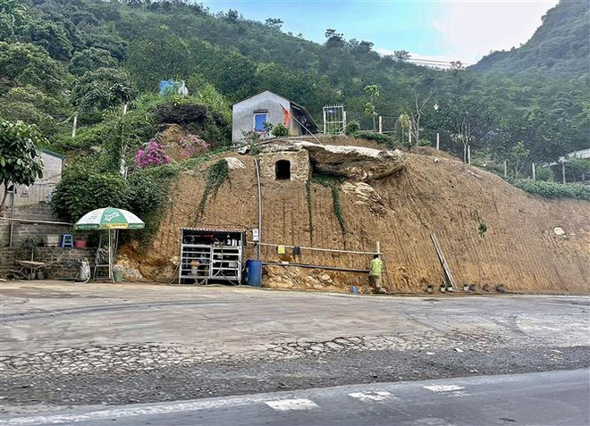 Dân khoét núi làm điểm dừng nghỉ, chính quyền đùn đẩy trách nhiệm ảnh 4