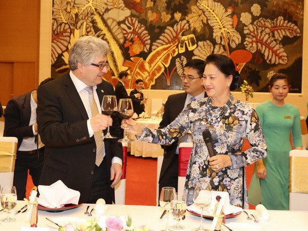 Chủ tịch Thượng viện Thụy Sỹ kết thúc thăm chính thức Việt Nam ảnh 1