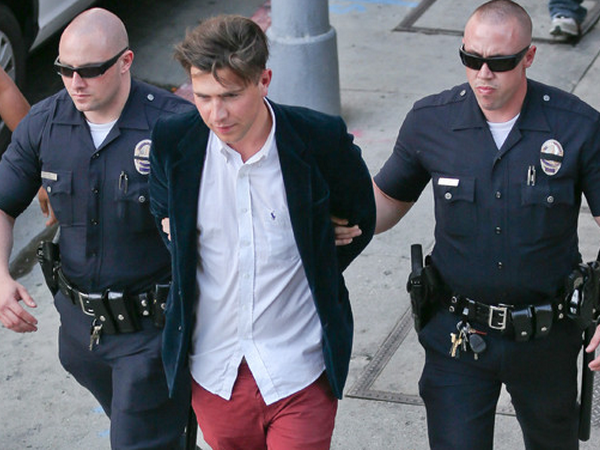 Kẻ đấm Brad Pitt từng là chuyên gia quậy phá trên thảm đỏ ảnh 2