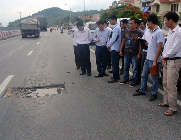 Quảng Ninh: Quốc lộ "nghìn tỷ" xuống cấp do xe trọng tải lớn? ảnh 1