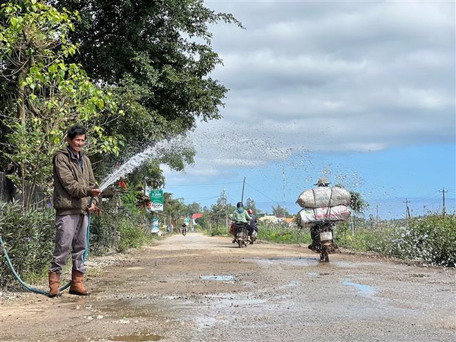 Quảng Ngãi: Đường dân sinh huyết mạch xuống cấp nghiêm trọng ảnh 2