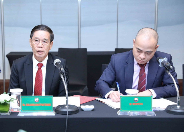 Ông Sinlavong Khutphaythoun, Ủy viên Bộ Chính trị Đảng NDCM Lào, Chủ tịch Ủy ban Trung ương Mặt trận Lào xây dựng đất nước phát biểu. (Ảnh: Minh Đức/TTXVN) Việt Nam-Lào chia sẻ kinh nghiệm, bài học từ thực tiễn về mặt trận ảnh 2