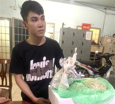 Phá vụ vận chuyển 10.000 viên thuốc lắc qua đường hàng không ảnh 1