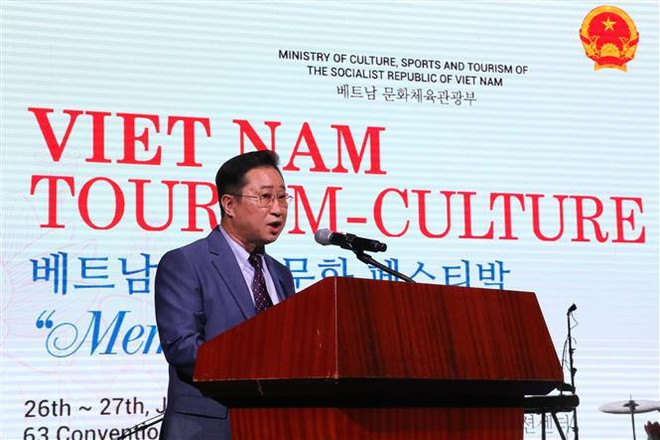 Đại sứ Du lịch Việt Nam tại Hàn Quốc Lý Xương Căn phát biểu. (Ảnh: Hữu Tuyên/TTXVN) Việt Nam trở thành điểm đến du lịch hấp dẫn nhất với người Hàn Quốc ảnh 3