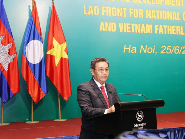 Chủ tịch Ủy ban Trung ương Mặt trận Lào xây dựng đất nước Kaysone Phomvihane phát biểu. (Ảnh: Văn Điệp/TTXVN) Hội nghị Chủ tịch Mặt trận ba nước Campuchia-Lào-Việt Nam lần thứ 3 ảnh 3
