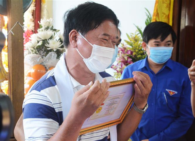 Truy tặng huy hiệu Tuổi trẻ dũng cảm cho Thượng sỹ hy sinh tại Đà Nẵng ảnh 1